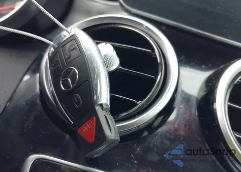 2015 Mercedes-Benz C 300 4Matic из США, поврежденный, VIN 55SWF4KB6FU023774